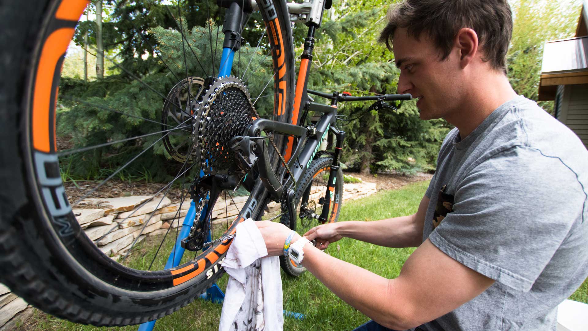 Cleaning your bike chain