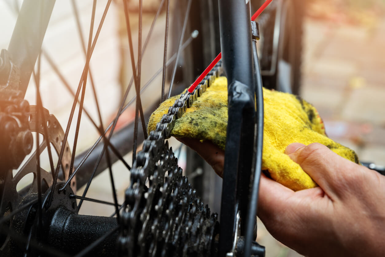 Cleaning your bike chain